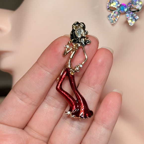 Elegant Red and Gold Brooch - Picture 5 of 8